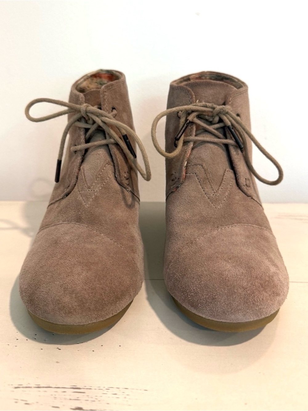 TOMS Desert Wedge Taupe Suede Lace-Up Bootie Size 11 - Picture 3 of 13